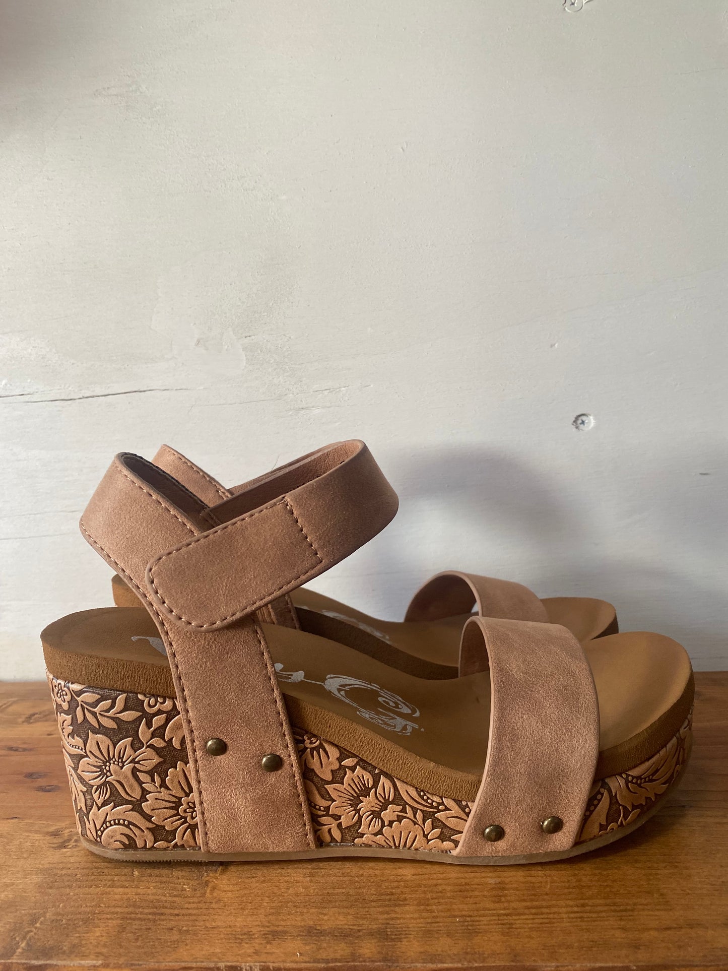 Floral Tooled Wedges